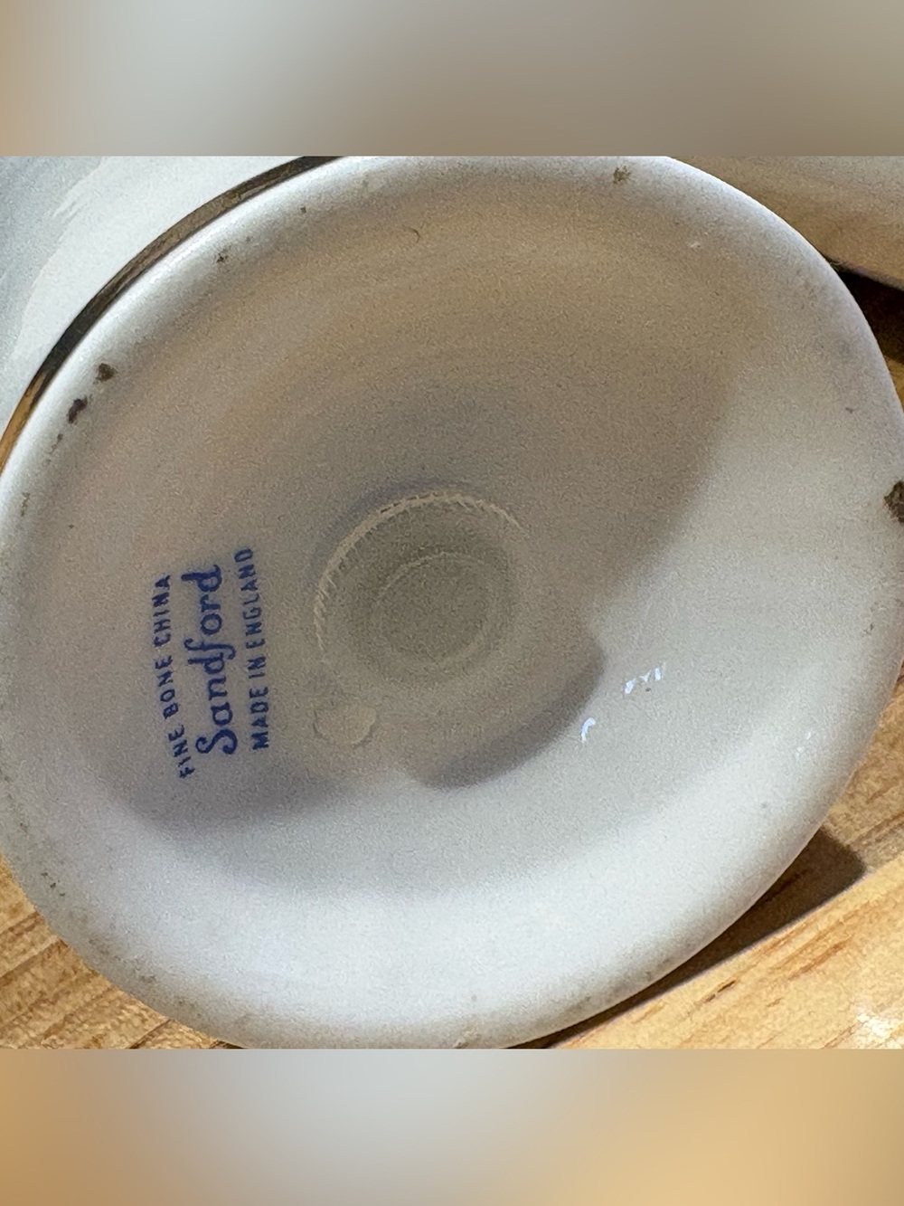 Vintage Sandford Fine Bone China
Prince Edward Island Salt & Pepper Shakers - Picture 4 of 8